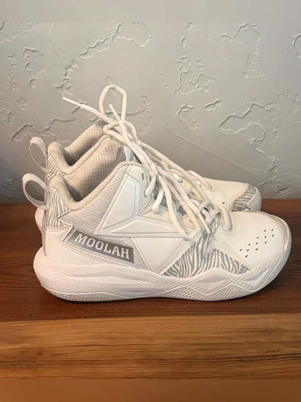 Moolah kids white